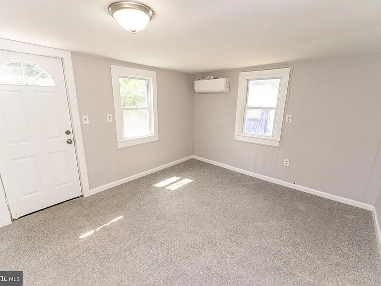 115 Davis Ln — Photo 8