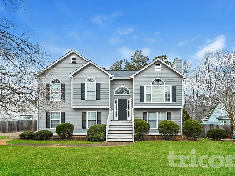 3020 Lake Park Ct — Photo 1