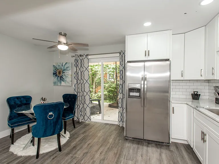 256 Irwin Pl — Photo 6