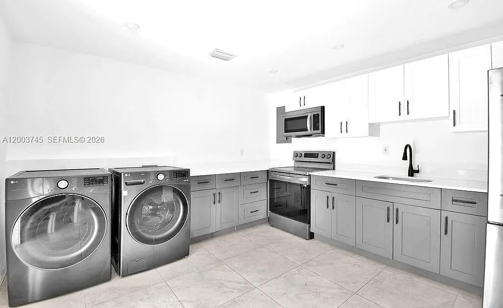3 bed, 2.0 bath, 1300 sqft, $2,800 — Photo 4