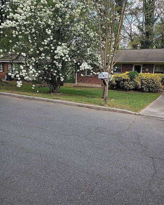 1st image of 121 Ingleside Dr