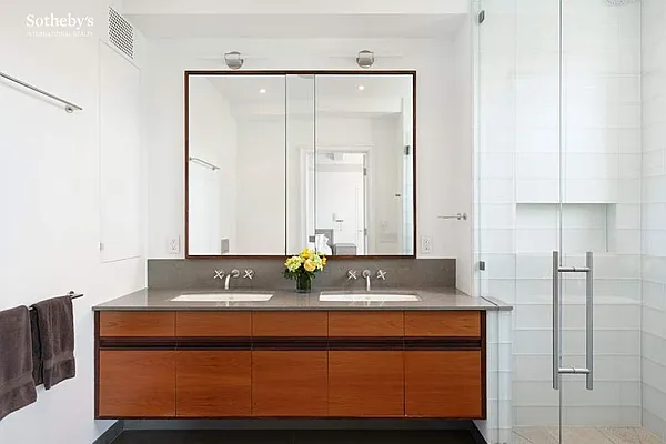 Sold by Sotheby's International Realty | media 25