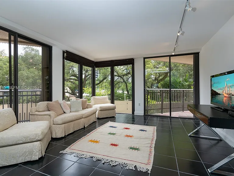 2901 S Bayshore Dr #2G — Photo 3