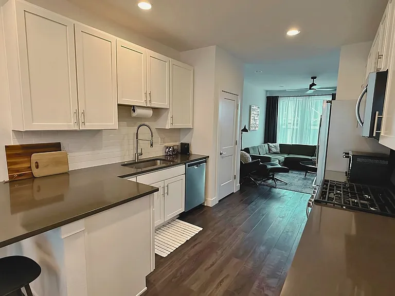 928 Navajo St — Photo 14
