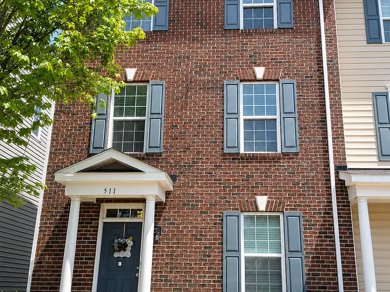 511 Waterside Dr #115 — Photo 1