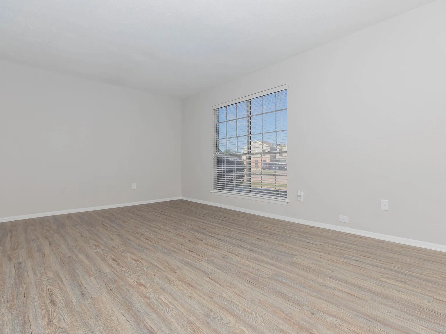 Waterford Grove Apartments — Photo 3