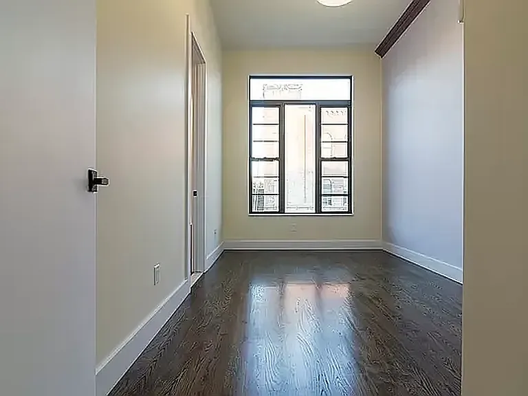31 Locust St #2R — Photo 4