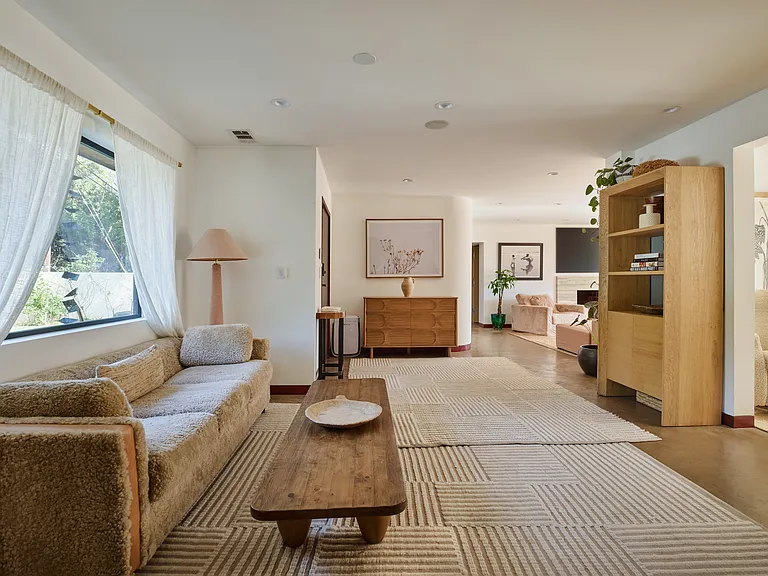 8052 Woodrow Wilson Dr — Photo 15