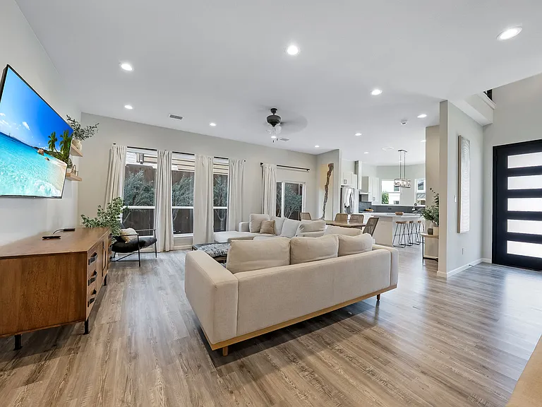 7224 Bayhill Ln — Photo 3