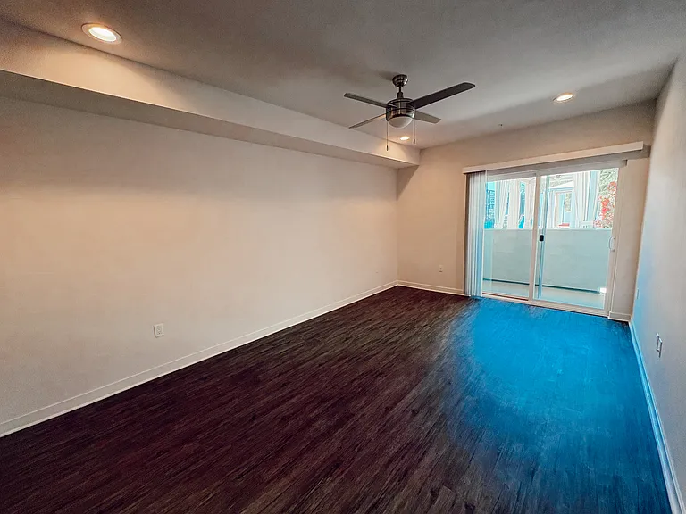 6332 Woodman Ave #4 — Photo 5