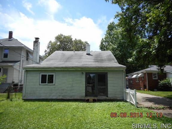 3rd image of 837 Esther Ave