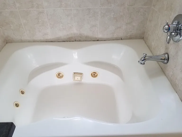Shower tub master bedroom