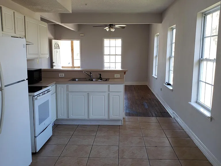 259 W King St #B — Photo 3