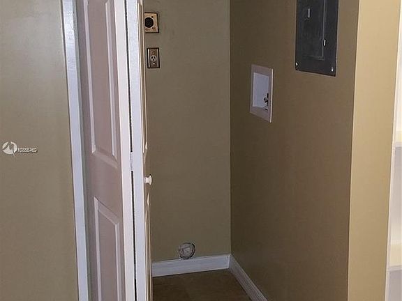4th image of 425 NW 210th St APT 102