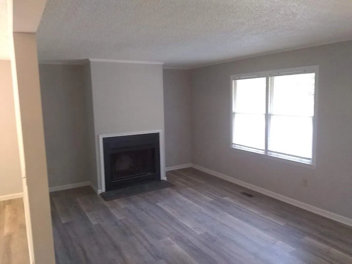 3 bed, 1250 sqft, $1,950 — Photo 3