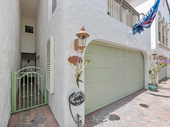 2932 Hidden Harbour Court, Dania Beach, FL 33312