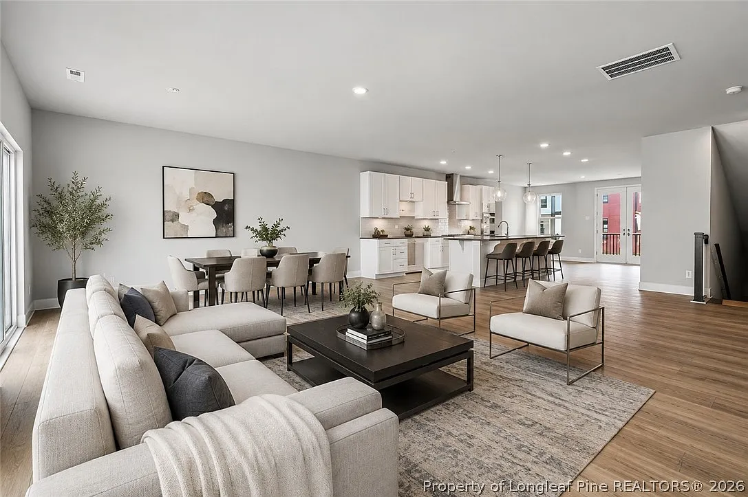 3 bed, 2.5 bath, 2524 sqft, $2,990 — Photo 2