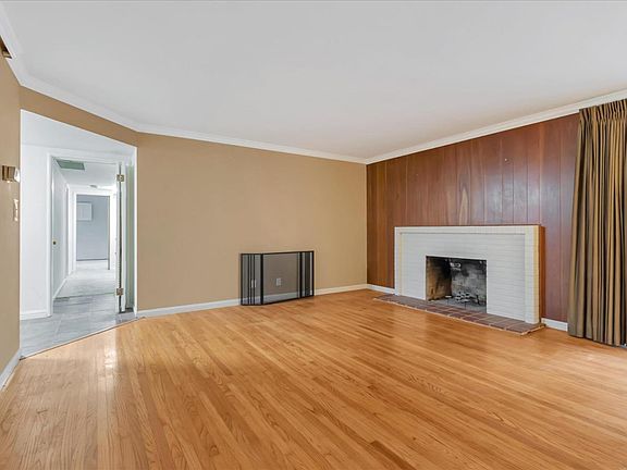 5th image of 1576 Barton Dr