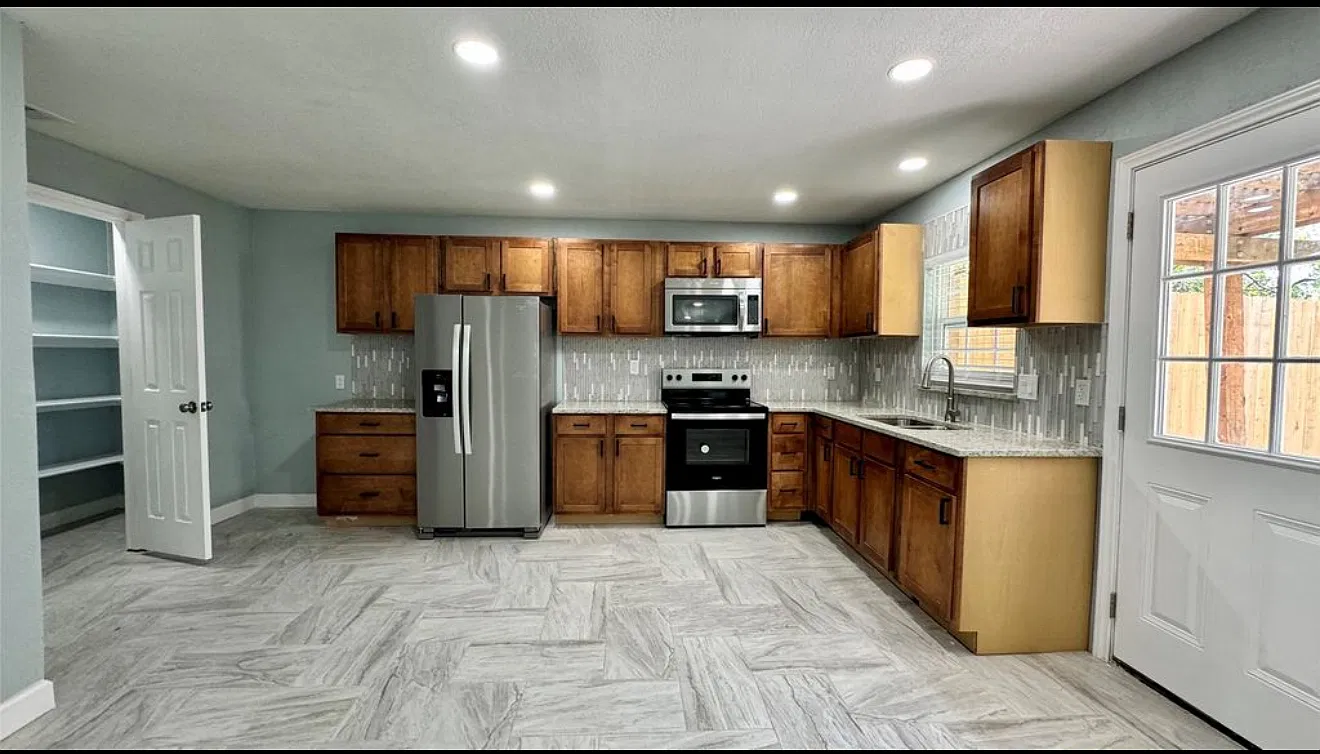 4 bed, 1480 sqft, $2,300 — Photo 4