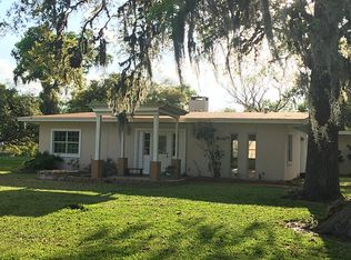 515 Edgewater St, Clute, TX 77531