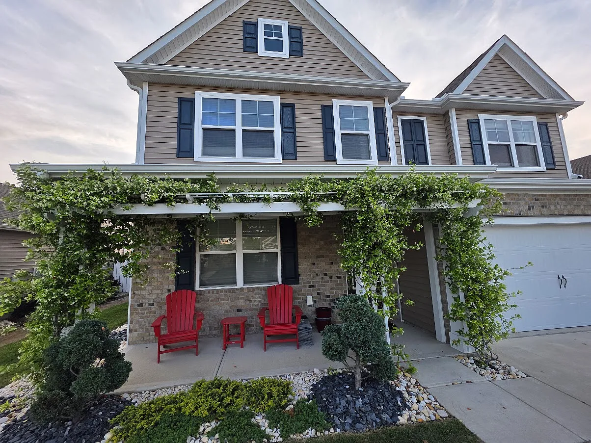 4 bed, 3200 sqft, $4,500 — Photo 1