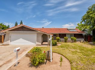 521 W Polson Ave, Clovis, CA 93612