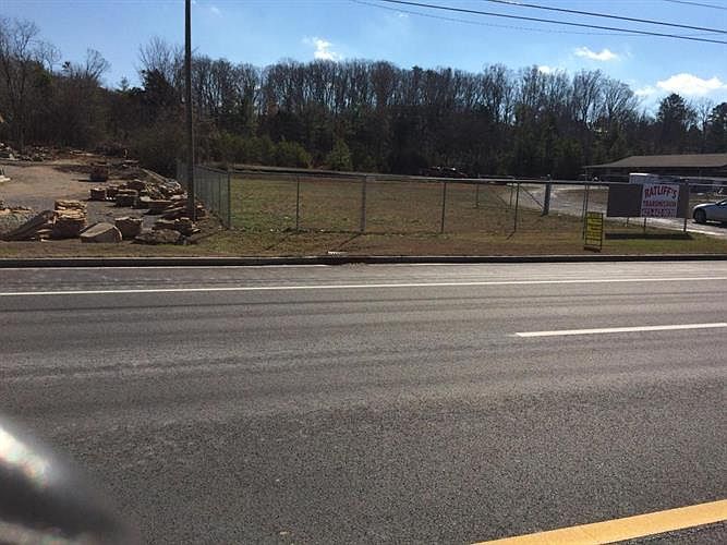 1st image of 3949 Highway 411