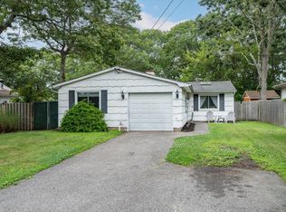 111 Riverside Ave, Mastic Beach, NY 11951