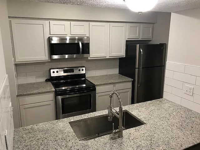 1689 Park Row Dr — Photo 1