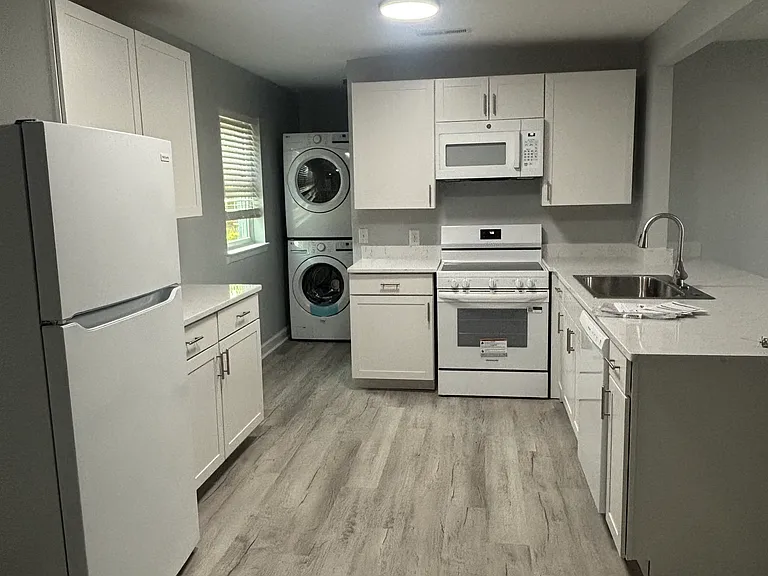 711 Argonne Ct — Photo 3