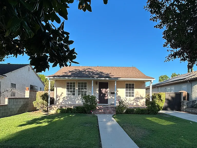 5008 Newcastle Ave — Photo 1