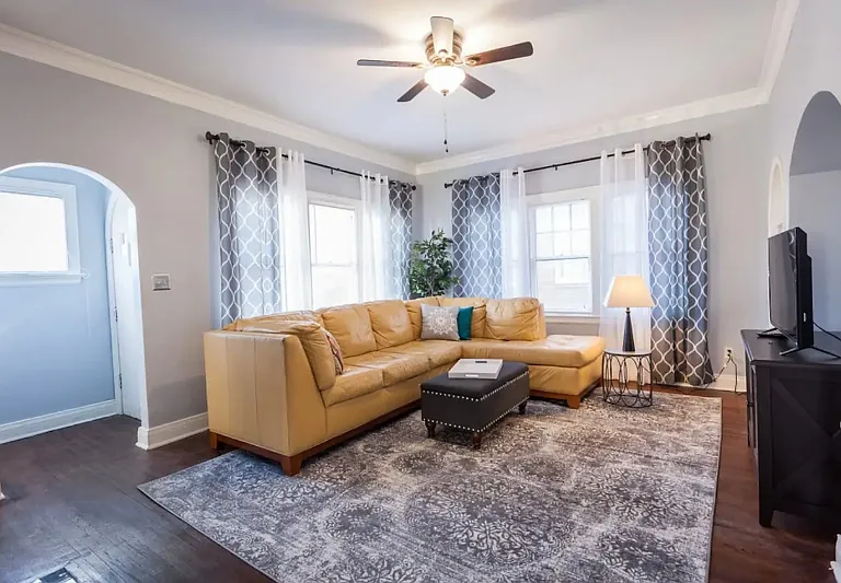 1506 S Florence Pl — Photo 1
