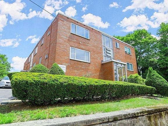 2nd image of 410 Langley Rd APT 5