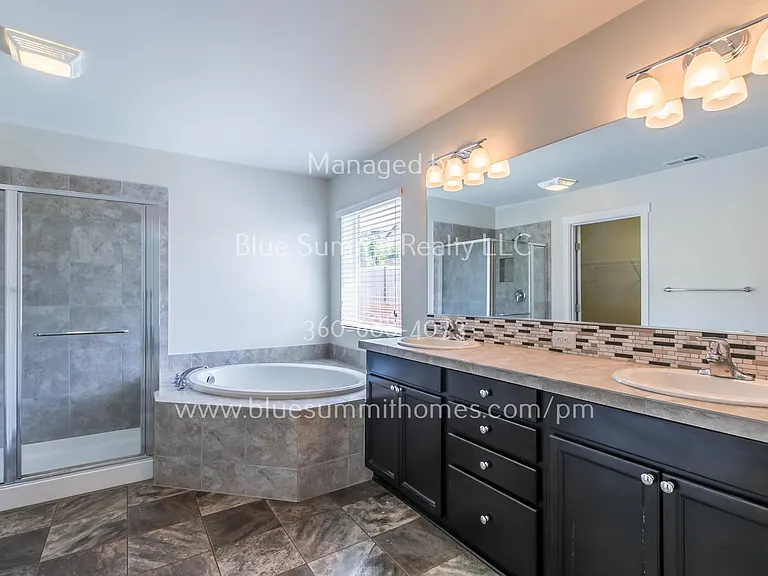 6615 Svea Ct NE — Photo 9