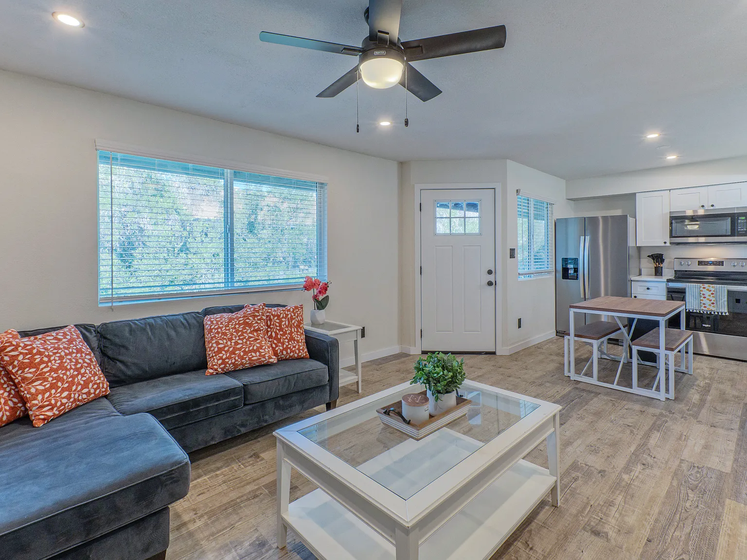 2 bed, 750 sqft, $2,000 — Photo 1