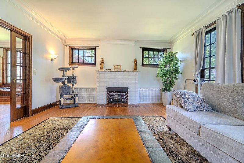 3rd image of 716 Western Avenue