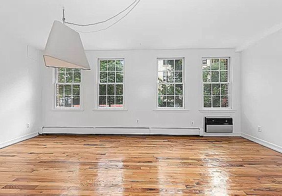 4th image of 407 E 12th St APT 1FSW