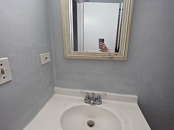 4th image of 1201 Cypress Dr