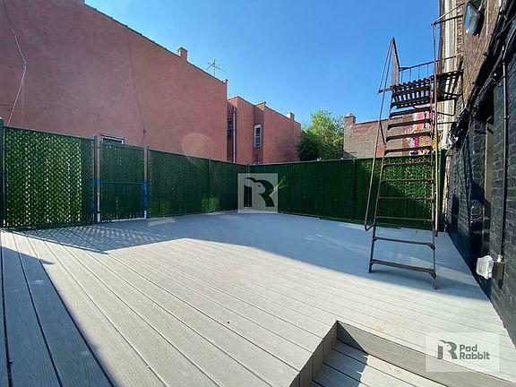 3rd image of 762 Franklin Ave #1TERRACE