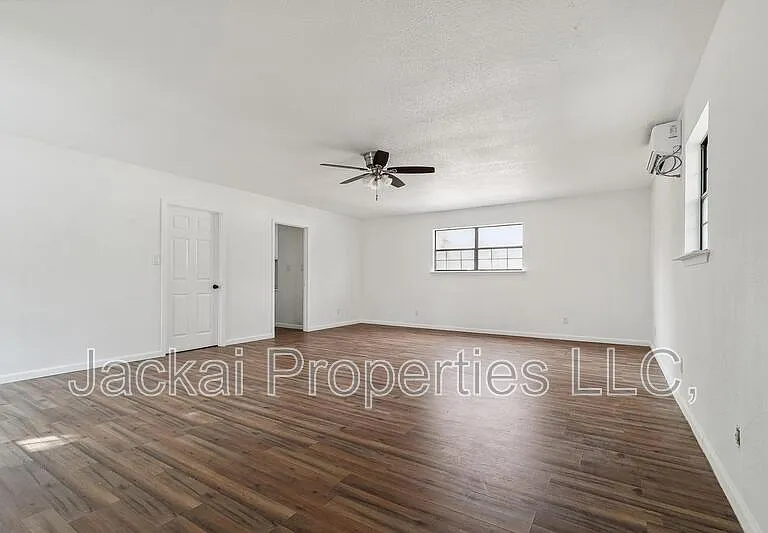 2038 Avon Dr — Photo 16