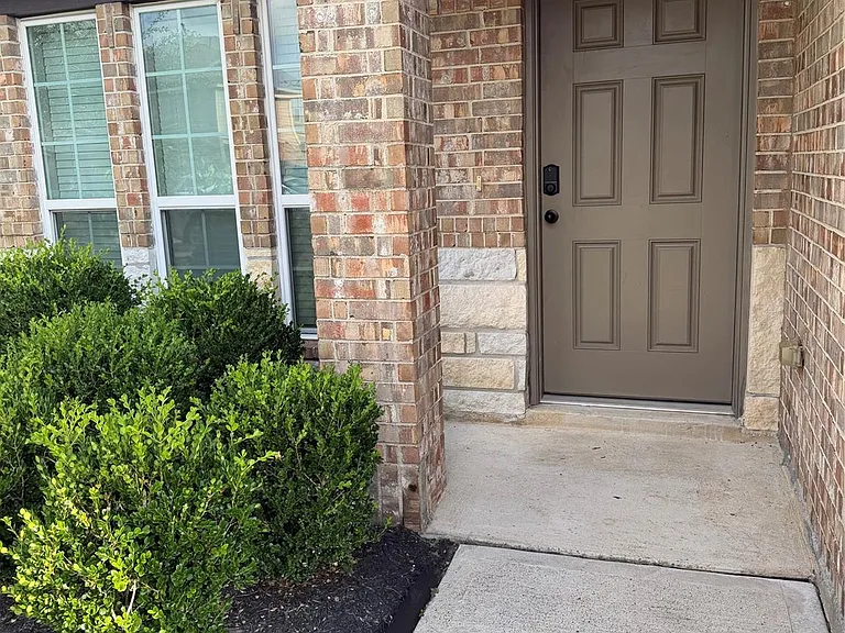 2227 Sanders Brook Dr — Photo 2