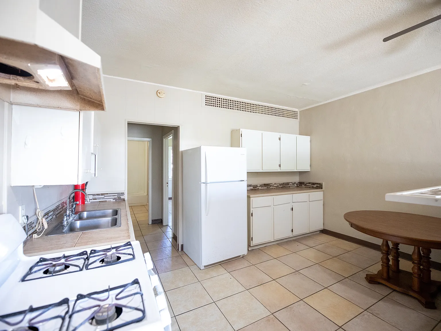 206 W Lincoln St — Photo 4