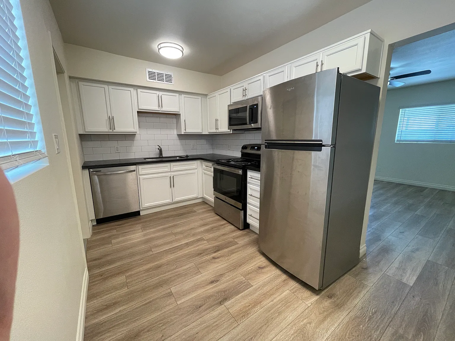1 bed, 650 sqft, $1,200 — Photo 3