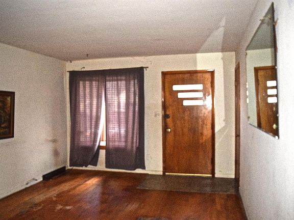 3rd image of 2626 Kenwood St