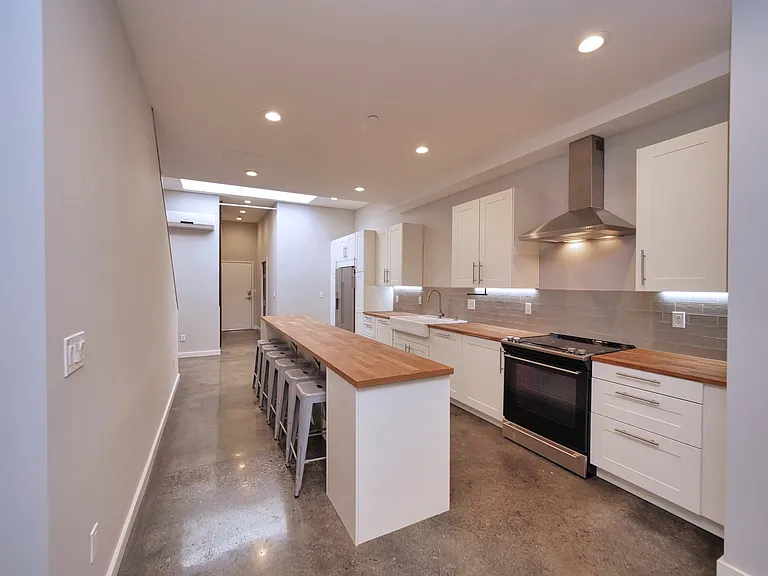 2897 Chapman St #C — Photo 17