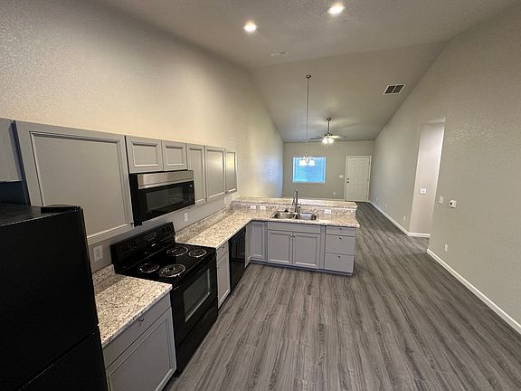 3rd image of 684 E Hahns Peak Ave #686