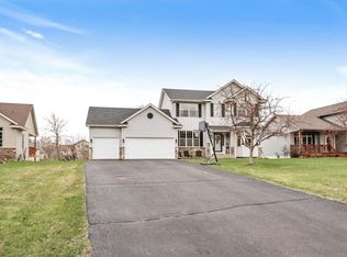 11949 N Meadow Curv, Lindstrom, MN 55045