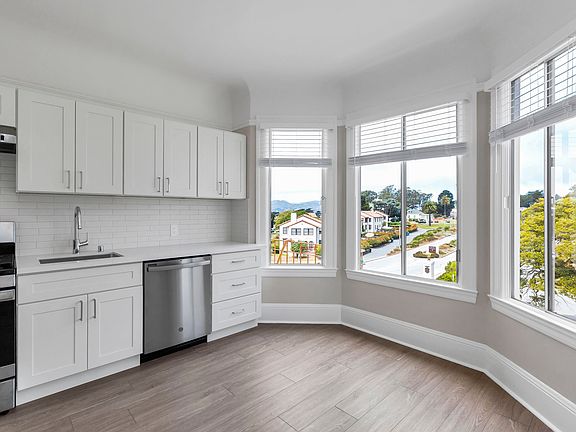 2nd image of 3150 Franklin St #10