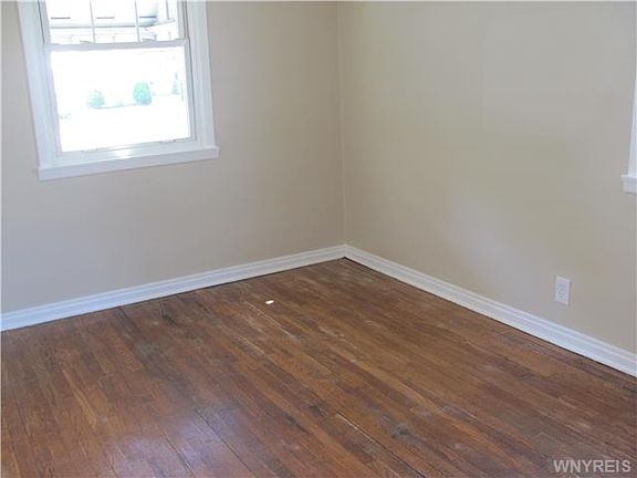 5th image of 203 Hinman Ave