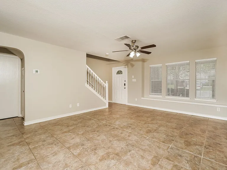 8714 Sunview Park — Photo 3
